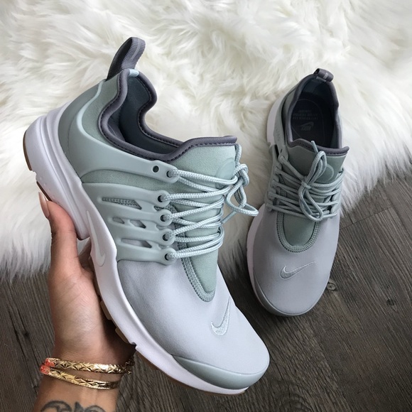 Nike Shoes - Brand New Nike Air Presto Light Pumice